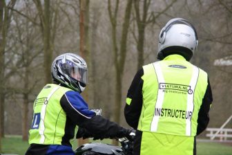 Motorrijles, rijinstructeur, leerling, cat. A, rijschool, Viatura