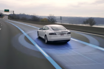 Tesla zelfrijdende auto