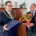 Oud-secretaris BOVAG Rijscholen ontvangt lintje voor zijn inzet